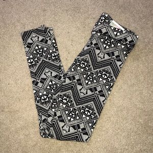 patterned black and white jeggings